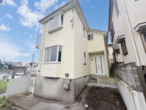 爽やかな青空の下に贅沢なほどに降り注ぐ陽光、豊かな居住性と、クオリティが見事に調和した住空間は、住まうことの喜びを感じさせてくれ