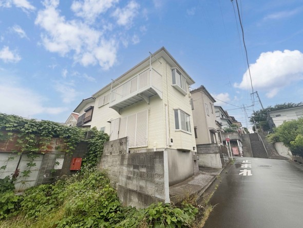 周辺は閑静な住宅街につき落ち着いた環境です。