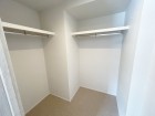 たっぷり入るウォークインクローゼットは奥行きがあるのでたくさん収納できます。
