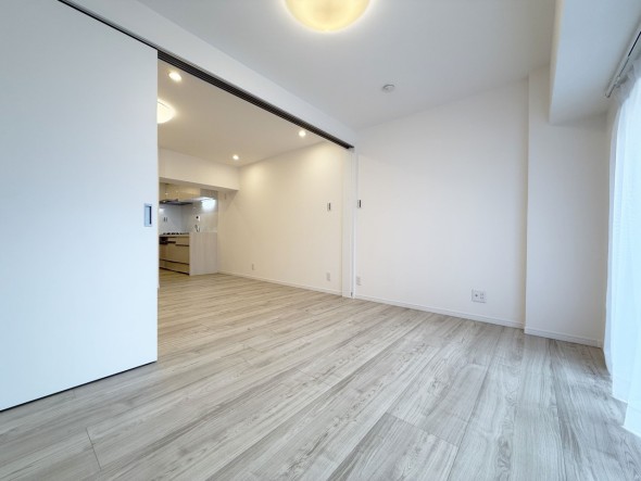 一日の疲れをいやしてくれる主寝室。時を忘れて過ごす場所として過ごせるお部屋です。