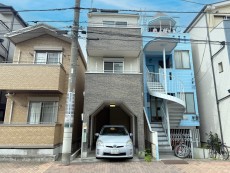 爽やかな青空の下に贅沢なほどに降り注ぐ陽光、豊かな居住性と、クオリティが見事に調和した住空間は、住まうことの喜びを感じさせてくれ