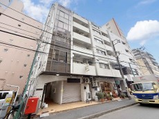 爽やかな青空の下に贅沢なほどに降り注ぐ陽光、豊かな居住性と、クオリティが見事に調和した住空間は、住まうことの喜びを感じさせてくれ