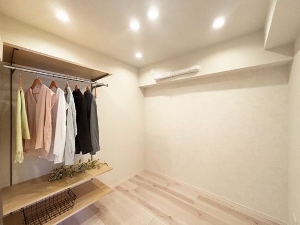 フローリングの部屋は清潔感があり、日々のお掃除も楽で助かりますね！