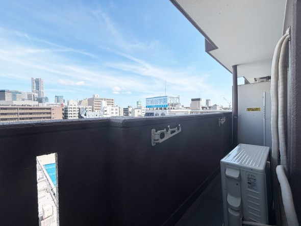 日差しの差し込むバルコニー
