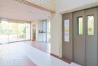 エントランスは落ち着いた雰囲気。帰り着くたびに洗練されたテイストの空間に迎えられ誇りと喜びを感じる玄関まわりです。