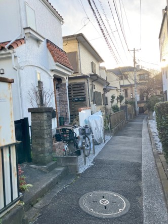 周辺は閑静な住宅街につき落ち着いた環境です。