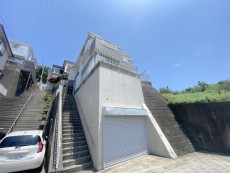 爽やかな青空の下に贅沢なほどに降り注ぐ陽光、豊かな居住性と、クオリティが見事に調和した住空間は、住まうことの喜びを感じさせてくれ