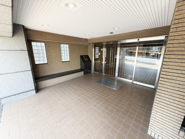 落ち着いたエントランスです