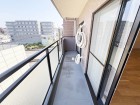 気持ちのいい空が見渡せる広いバルコニー。