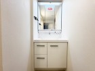 真っ白な洗面台で、気持ちの良い朝を迎えられそうです。