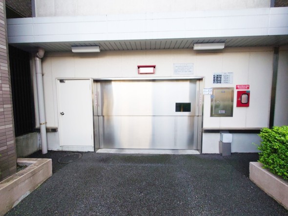 敷地内駐車場もございます。空き状況等はお気軽にお問い合わせください。