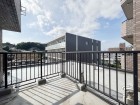 日差しの差し込むバルコニー