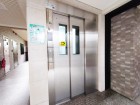 エレベーター付きのマンションです。