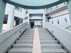 マンション外観。生活利便性に優れた立地環境。