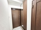 玄関横にはシューズボックスもございます。