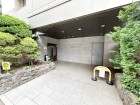 落ち着いたエントランスです。