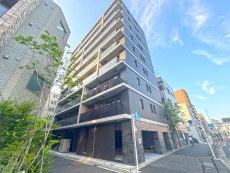 マンション外観。生活利便性に優れた立地環境。