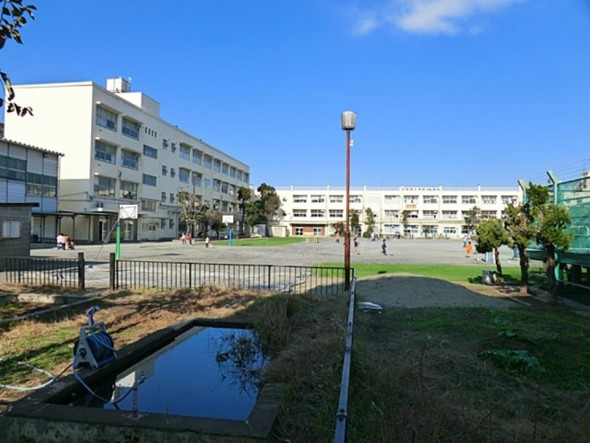 小学校 600m 桜岡小学校