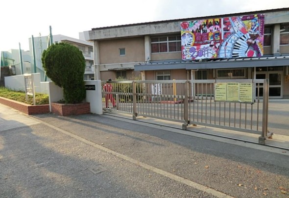 中学校 1700m 港南中学校