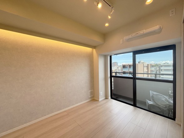 一日の疲れをいやしてくれる主寝室。時を忘れて過ごす場所として過ごせるお部屋です。