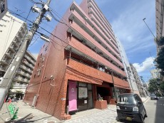 爽やかな青空の下に贅沢なほどに降り注ぐ陽光、豊かな居住性と、クオリティが見事に調和した住空間は、住まうことの喜びを感じさせてくれ