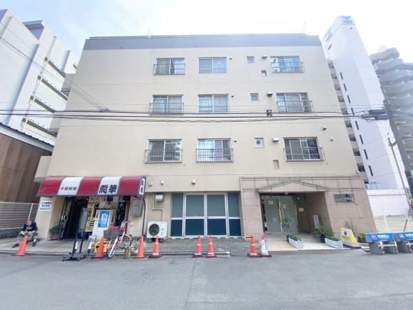 爽やかな青空の下に贅沢なほどに降り注ぐ陽光、豊かな居住性と、クオリティが見事に調和した住空間は、住まうことの喜びを感じさせてくれ