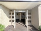 お客様をお迎えする玄関は落ち着いた雰囲気。帰り着くたびに洗練されたテイストの空間に迎えられ誇りと喜びを感じる玄関まわりです。