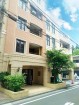 お客様をお迎えする玄関は落ち着いた雰囲気。帰り着くたびに洗練されたテイストの空間に迎えられ誇りと喜びを感じる玄関まわりです。