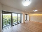 LDK18.3帖。のびのびとくつろげるリビングは、家族のコミュニケーションの場として、みんなが集まる一番の場所に。