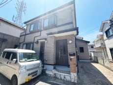 爽やかな青空の下に贅沢なほどに降り注ぐ陽光、豊かな居住性と、クオリティが見事に調和した住空間は、住まうことの喜びを感じさせてくれ