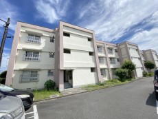 爽やかな青空の下に贅沢なほどに降り注ぐ陽光、豊かな居住性と、クオリティが見事に調和した住空間は、住まうことの喜びを感じさせてくれ