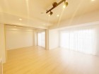 家族と過ごす時間を大切にしたい方にぴったりの明るくゆとりある住空間です。