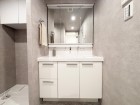 真っ白な洗面台で、気持ちの良い朝を迎えられそうです。