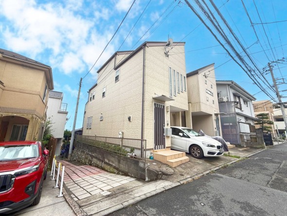 周辺は閑静な住宅街につき落ち着いた環境です。