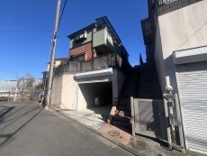 周辺は閑静な住宅街につき落ち着いた環境です。