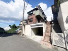 前面道路が広くお車の出し入れもスムーズ