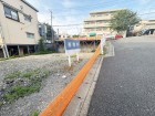 前面道路が広くお車の出し入れもスムーズ