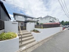 青空広がる解放感ある立地です。建築条件なしの売地です。お好きなハウスメーカーで建築していただけます。