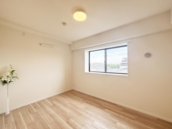 一日の疲れをいやしてくれる主寝室。時を忘れて過ごす場所として過ごせるお部屋です。