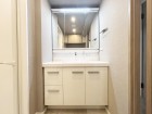 真っ白な洗面台で、気持ちの良い朝を迎えられそうです。