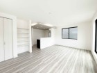 家族と過ごす時間を大切にしたい方にぴったりの明るくゆとりある住空間です。