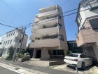 爽やかな青空の下に贅沢なほどに降り注ぐ陽光、豊かな居住性と、クオリティが見事に調和した住空間は、住まうことの喜びを感じさせてくれ