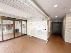 お客様をお迎えする玄関は落ち着いた雰囲気。帰り着くたびに洗練されたテイストの空間に迎えられ誇りと喜びを感じる玄関まわりです。