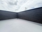 日差しの差し込むバルコニー