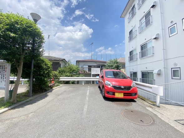 敷地内駐車場がございます。