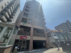爽やかな青空の下に贅沢なほどに降り注ぐ陽光、豊かな居住性と、クオリティが見事に調和した住空間は、住まうことの喜びを感じさせてくれ