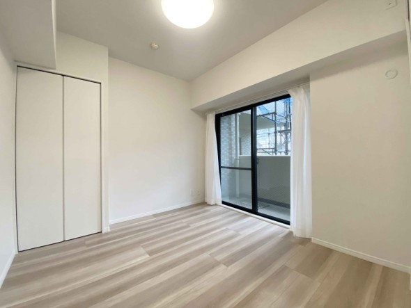 一日の疲れをいやしてくれる主寝室。時を忘れて過ごす場所として過ごせるお部屋です。