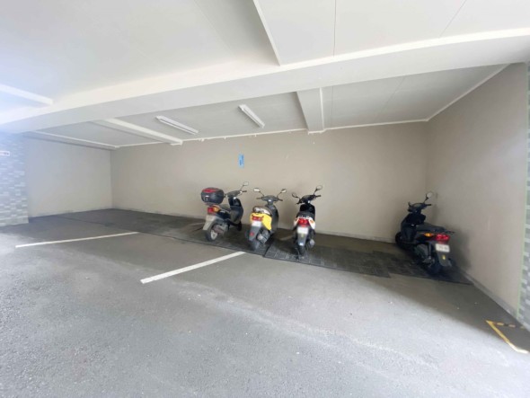 敷地内バイク置場