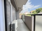 日差しの差し込むバルコニー