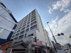 爽やかな青空の下に贅沢なほどに降り注ぐ陽光、豊かな居住性と、クオリティが見事に調和した住空間は、住まうことの喜びを感じさせてくれ